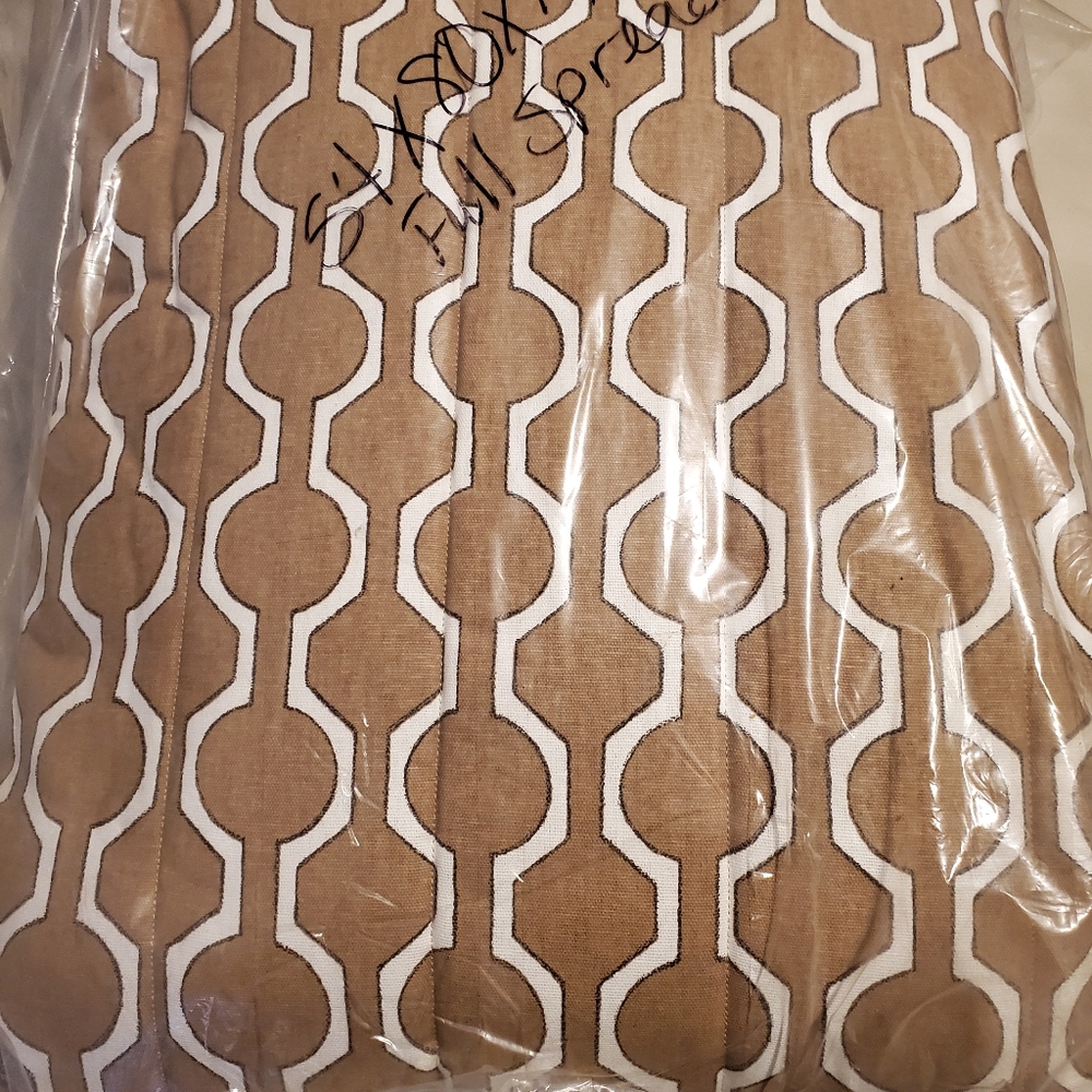 Full Comforter with 2 pillows with shams